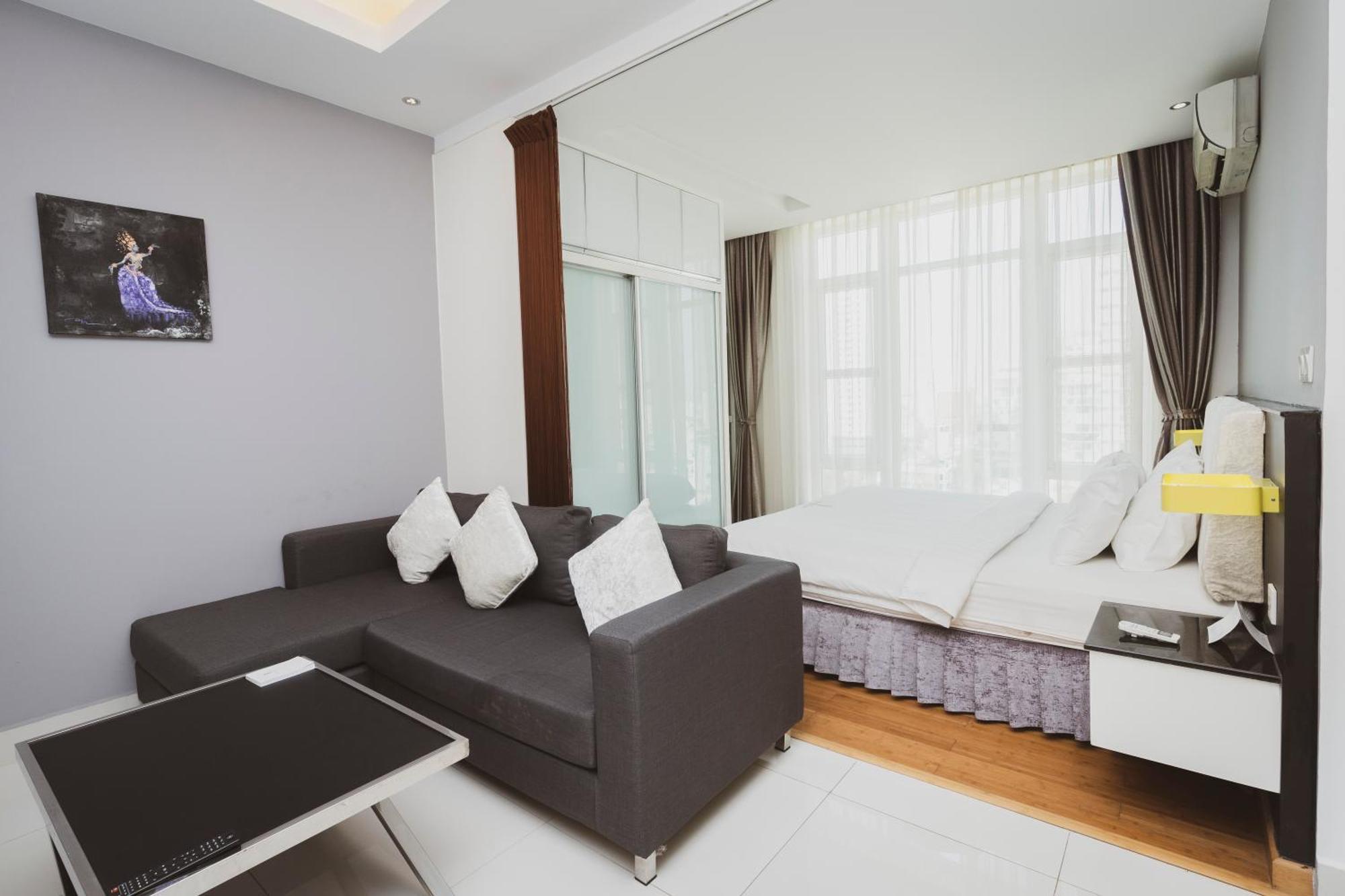 Naki Suites @ Silvertown Phnom Penh Exterior photo