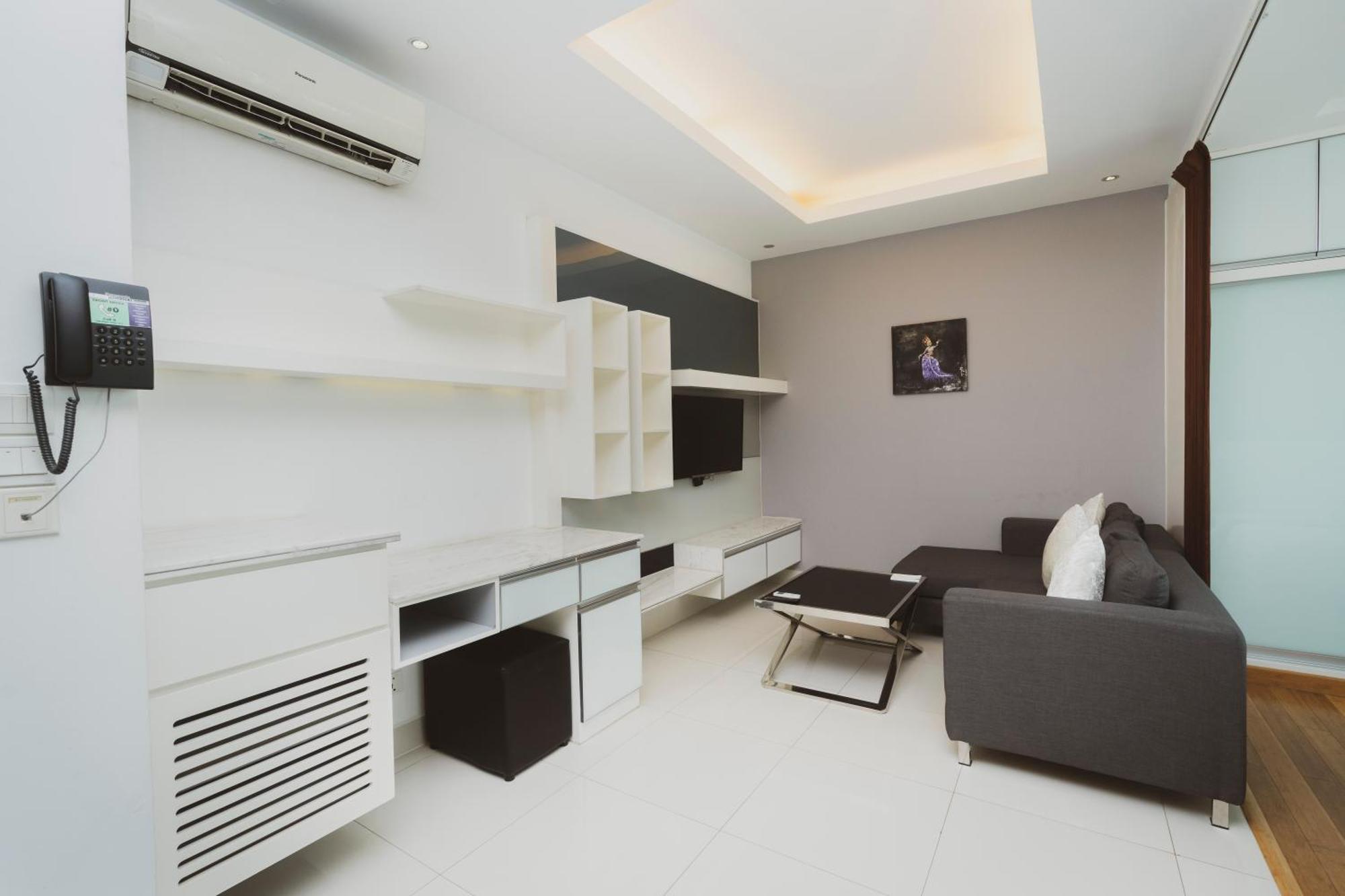 Naki Suites @ Silvertown Phnom Penh Exterior photo