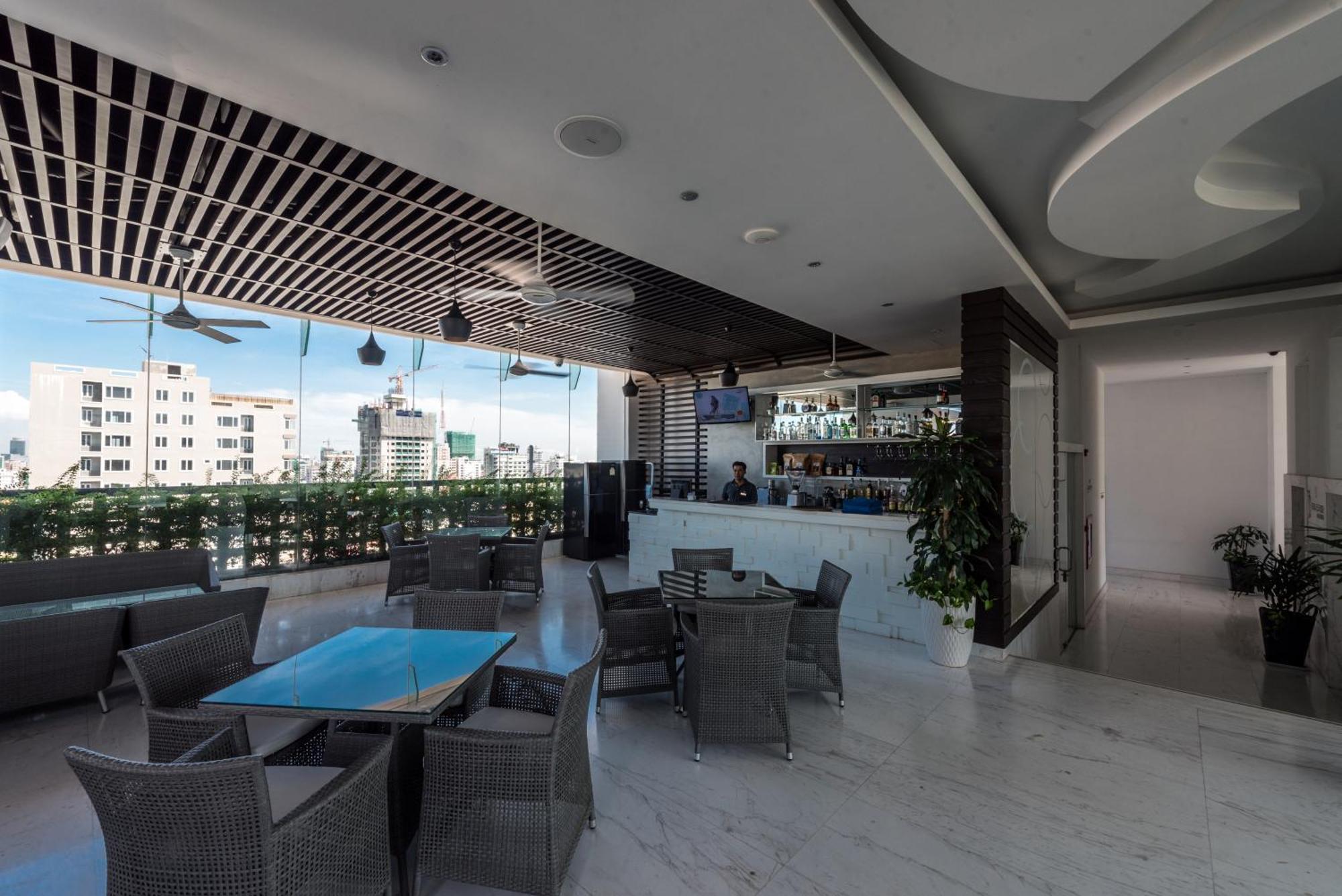 Naki Suites @ Silvertown Phnom Penh Exterior photo
