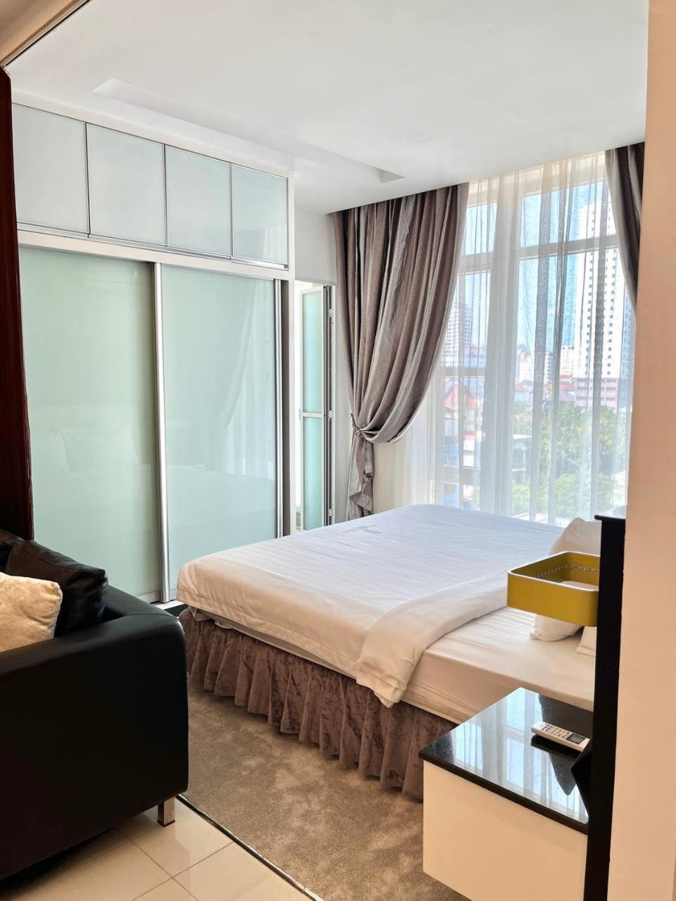 Naki Suites @ Silvertown Phnom Penh Exterior photo