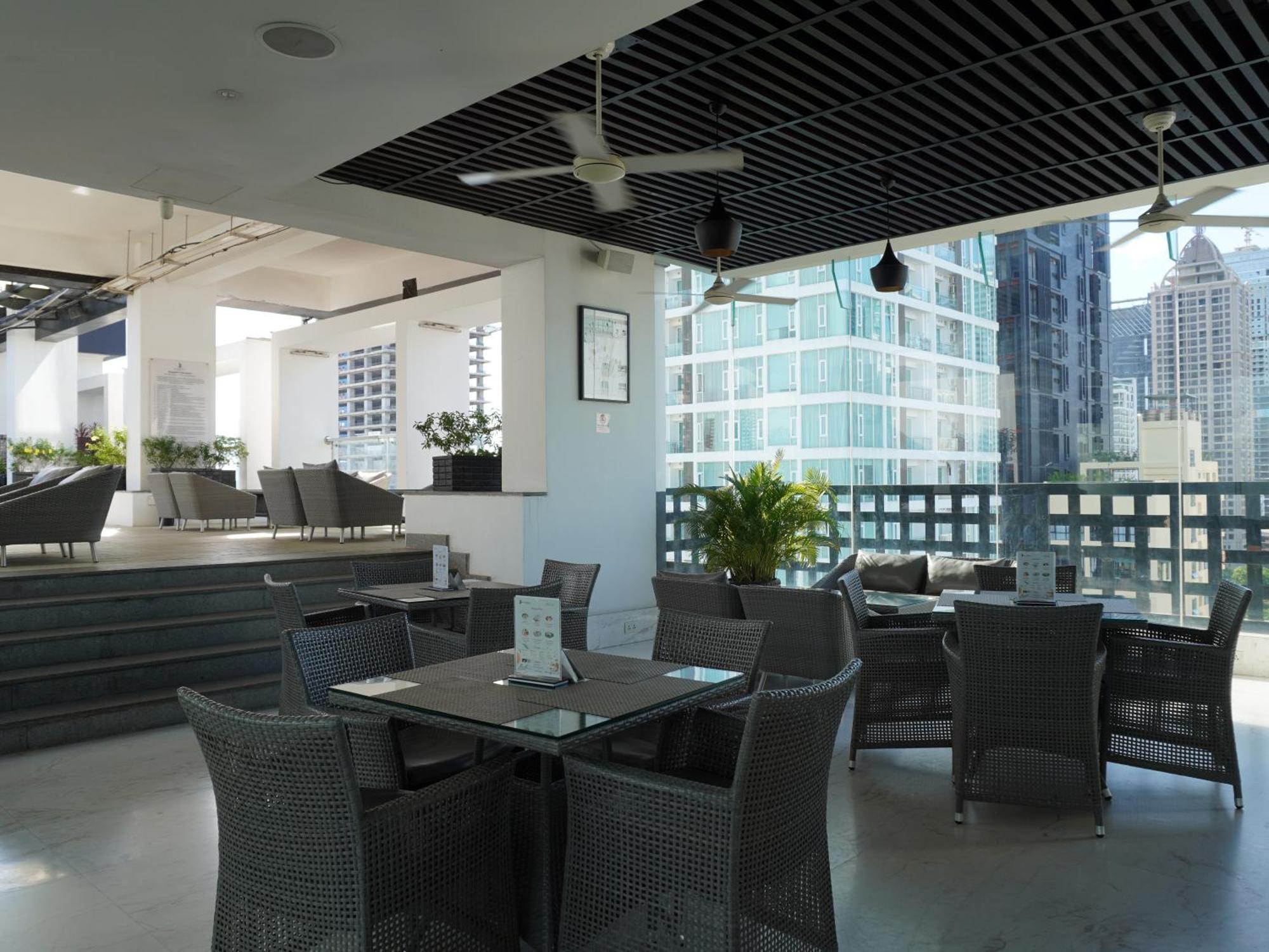 Naki Suites @ Silvertown Phnom Penh Exterior photo
