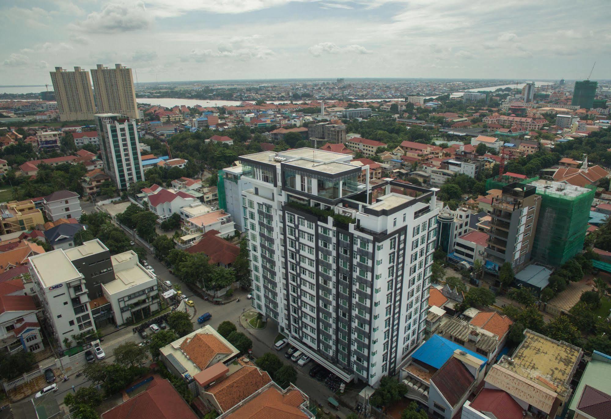 Naki Suites @ Silvertown Phnom Penh Exterior photo